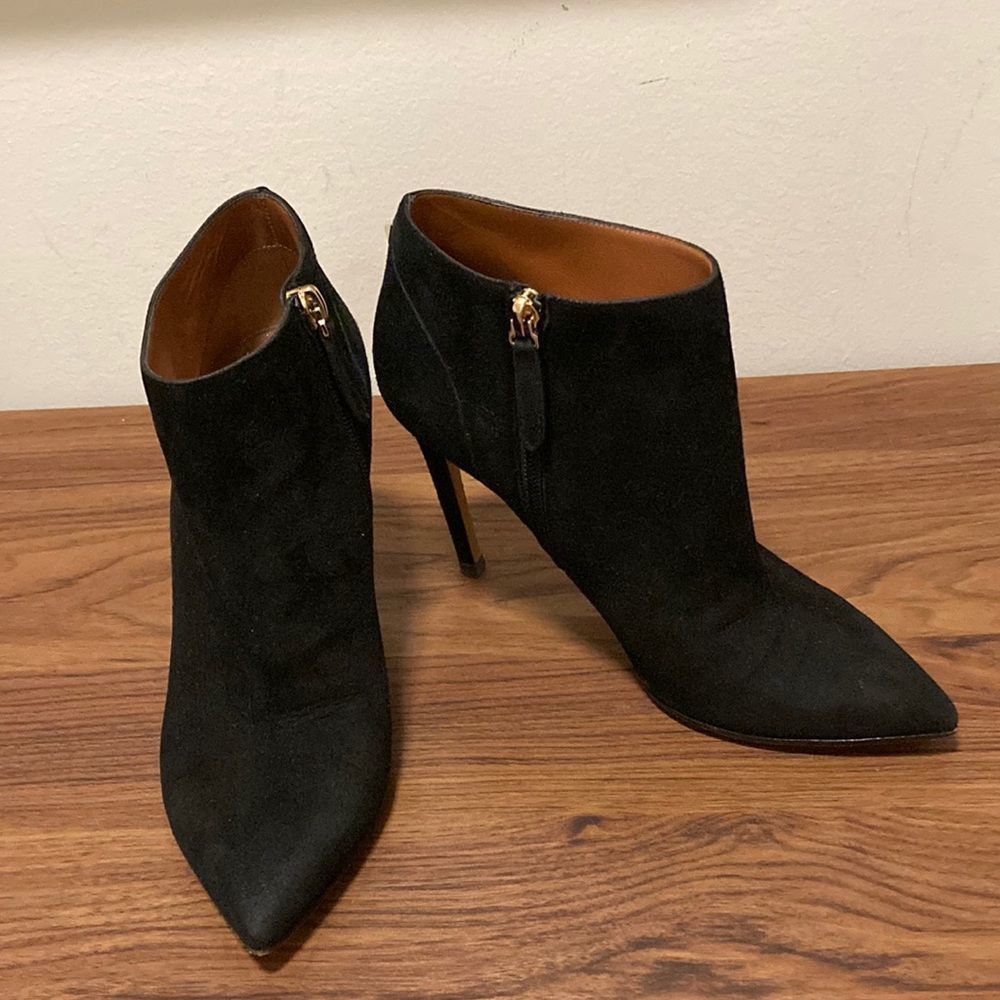 Valentino Garavani Women’s Black Suede Jaw Stud Booties. Size 37.